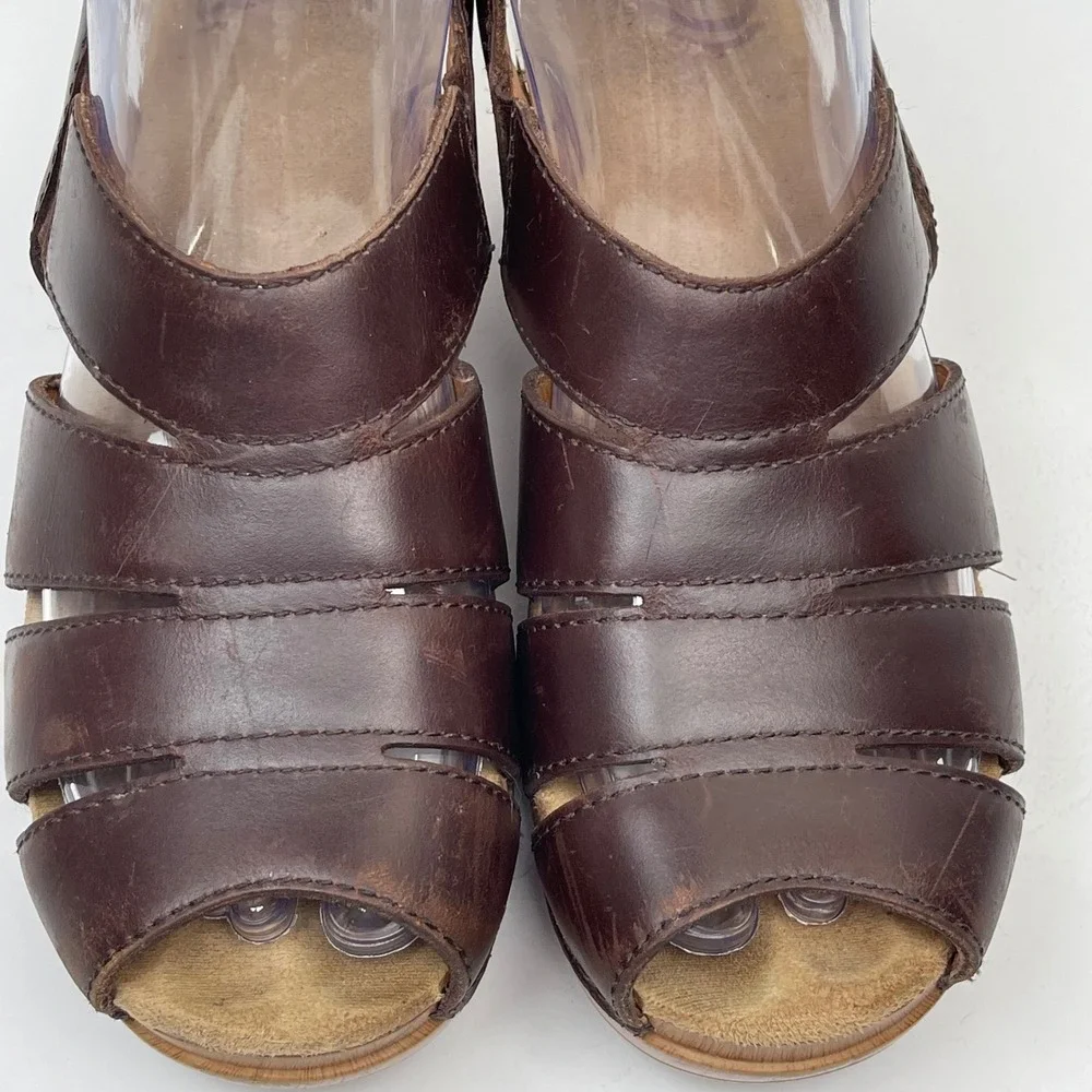 Dansko Fisherman Sandals Womens 38 Brown Leather Strappy Wedge Clog Peep Toe